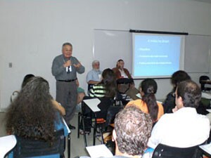 2-seminario-midia-e-psicologia-discute-relacao-entre-cidadania-e-alienacao02-300x225.jpg